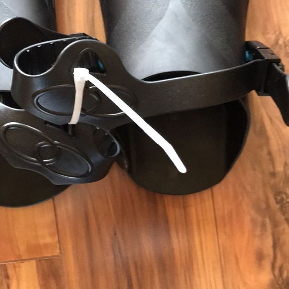 NEW Omgear Mens Flippers - Picture 3 of 5
